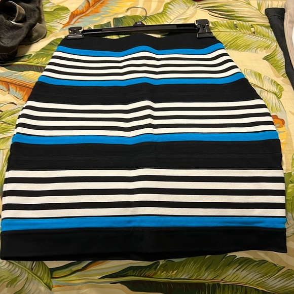 Expresss pencil skirt with side zip. Size 0 - Picture 1 of 1